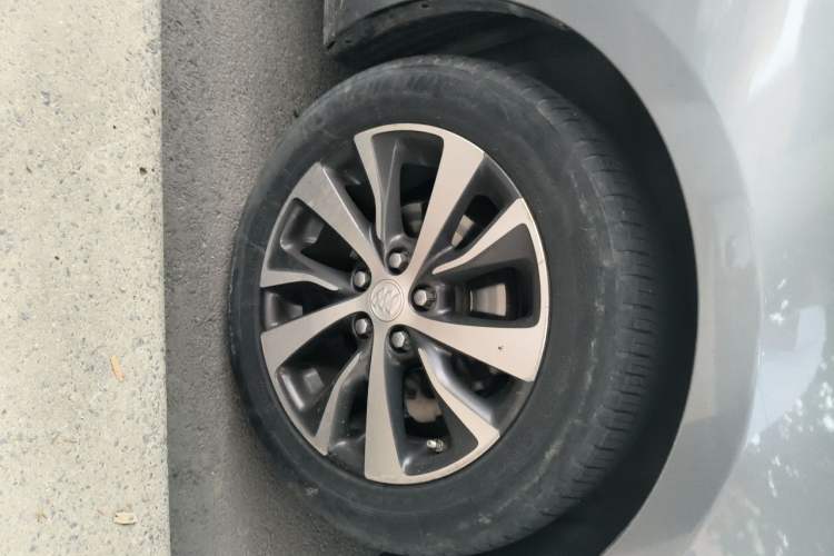 Used Buick Excelle GX 2018 18T Automatic Elite Model Right Front Wheel Hub