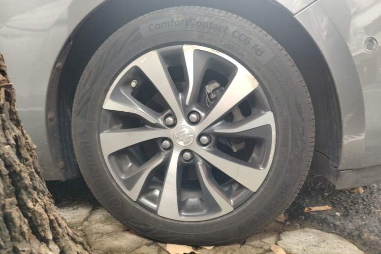 Used Buick Excelle GX 2018 18T Automatic Elite Model Right Front Wheel Hub