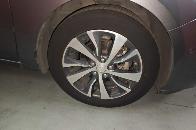Used Buick Excelle GX 2018 18T Automatic Elite Model Right Front Wheel Hub
