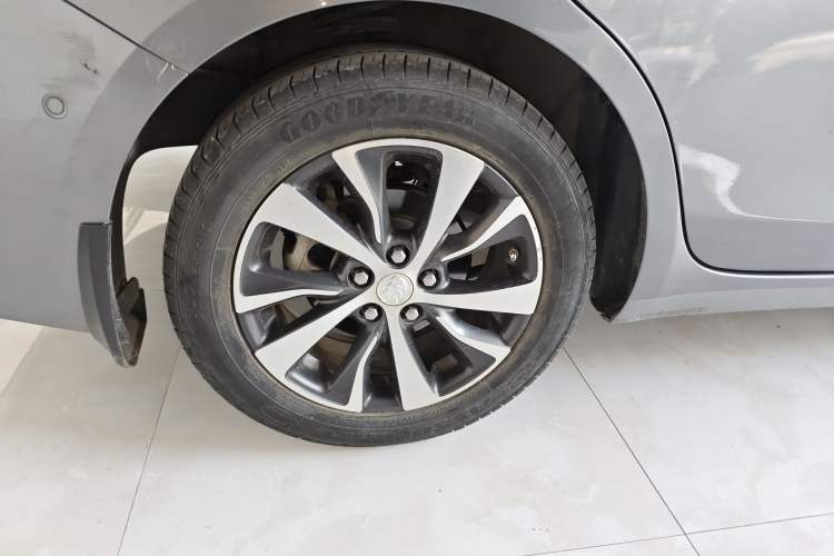 Used Buick Excelle GX 2018 18T Automatic Elite Model Right Rear Wheel Hub