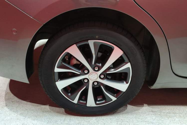 Used Buick Excelle GX 2018 18T Automatic Elite Model Right Rear Wheel Hub