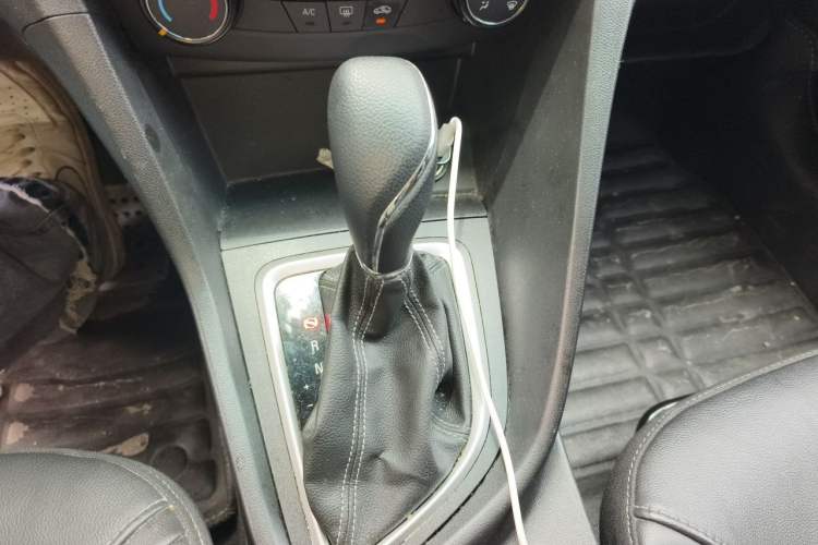 Used Buick Excelle GX 2018 18T Automatic Elite Model Gear Lever