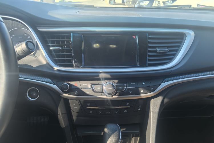 Used Buick Excelle GX 2018 18T Automatic Flagship Model Audio And AC Panel