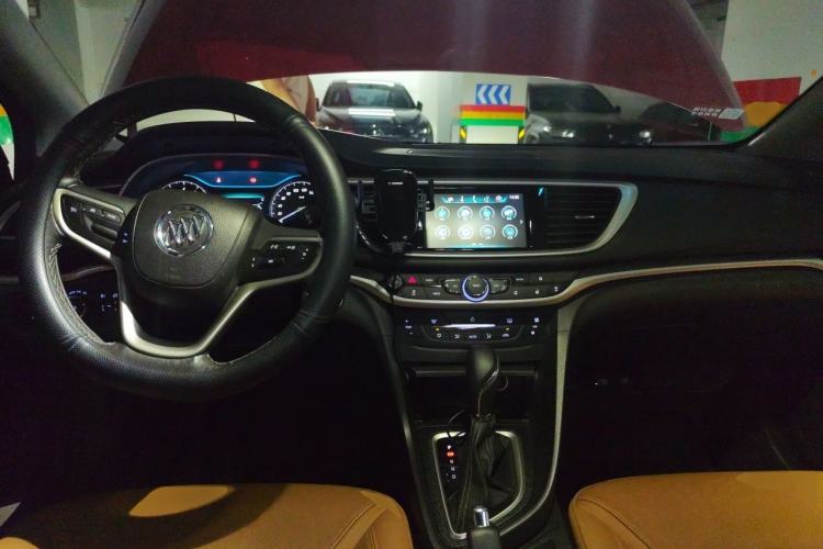 Used Buick Excelle GX 2018 18T Automatic Flagship Model Center Console