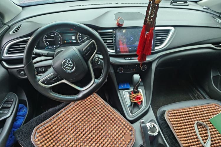 Used Buick Excelle GX 2018 18T Automatic Elite Model Center Console