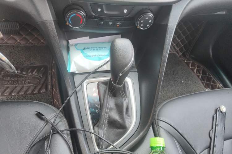 Used Buick Excelle GX 2018 18T Automatic Elite Model Gear Lever