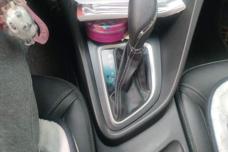 Used Buick Excelle GX 2018 18T Automatic Elite Model Gear Lever