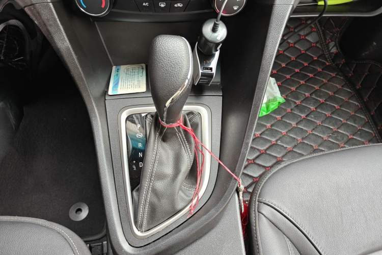 Used Buick Excelle GX 2018 18T Automatic Elite Model Gear Lever