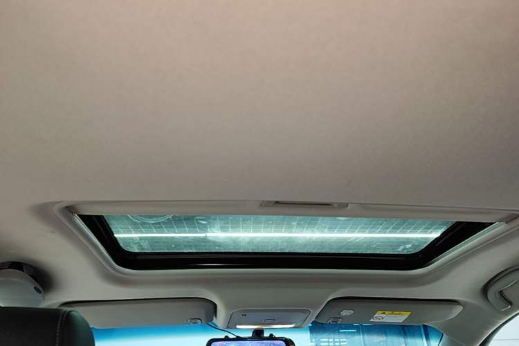Used Buick Excelle GX 2018 18T Automatic Elite Model Headliner