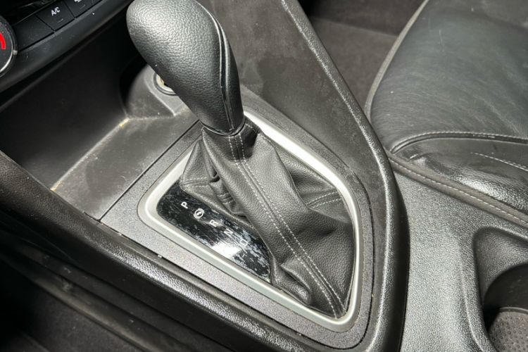 Used Buick Excelle GX 2018 18T Automatic Elite Model Interior 14