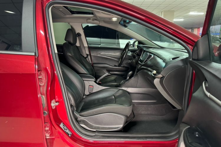 Used Buick Excelle GX 2018 18T Automatic Elite Model Interior 8