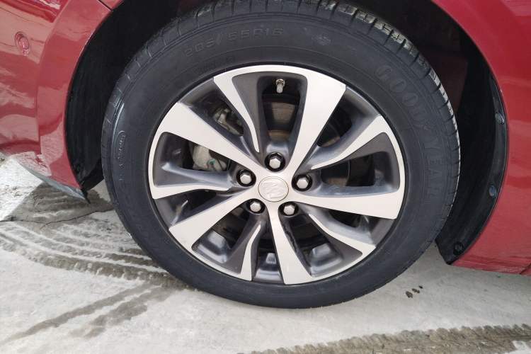 Used Buick Excelle GX 2018 18T Automatic Flagship Model Left Front Wheel Hub