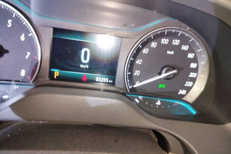 Used Buick Excelle GX 2018 15T Dual-Clutch Elite Model Odometer Close Up