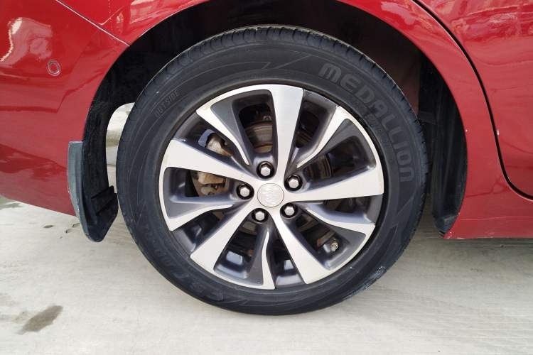 Used Buick Excelle GX 2018 18T Automatic Flagship Model Right Rear Wheel Hub