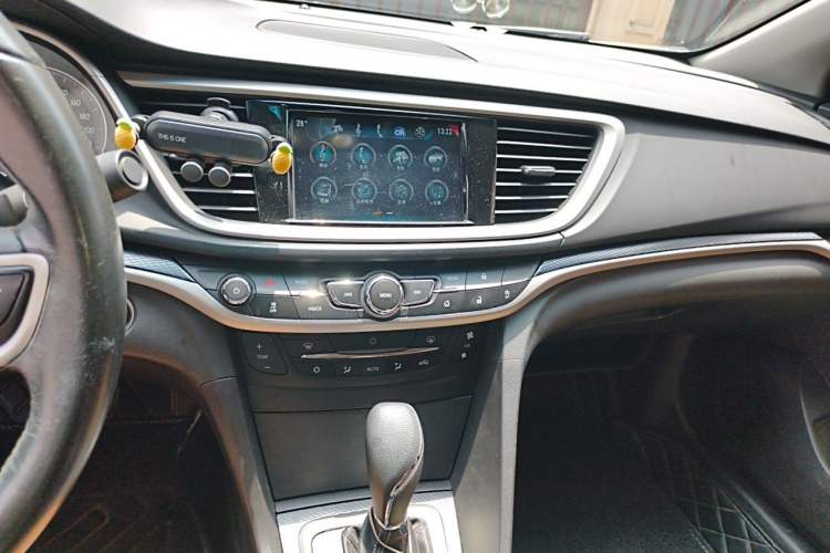 Used Buick Excelle GX 2018 18T Automatic Flagship Model Audio And AC Panel