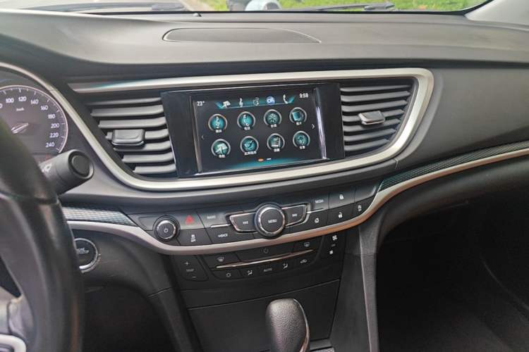 Used Buick Excelle GX 2018 18T Automatic Flagship Model Audio And AC Panel