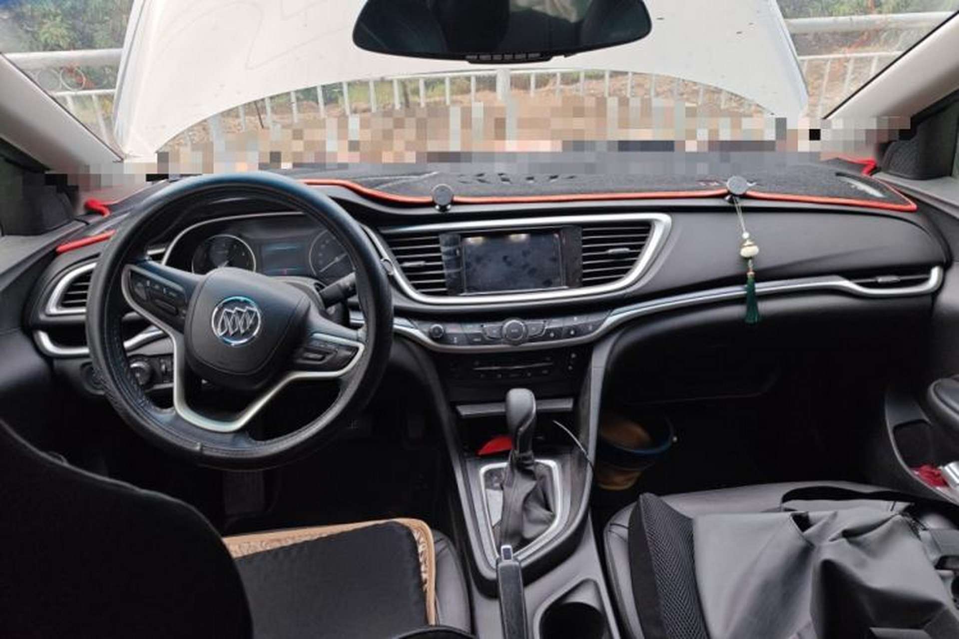 Used Buick Excelle GX 2018 18T Automatic Elite Model Center Console