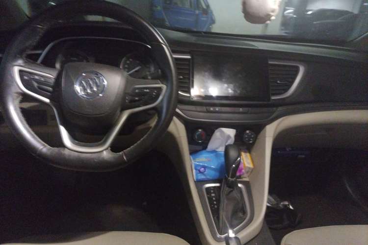 Used Buick Excelle GX 2018 15T Dual-Clutch Elite Model Center Console