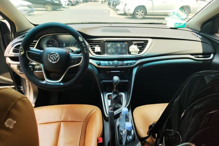 Used Buick Excelle GX 2018 18T Automatic Flagship Model Center Console