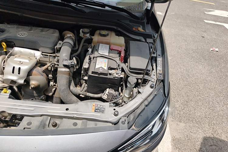 Used Buick Excelle GX 2018 18T Automatic Flagship Model Engine Bay Left