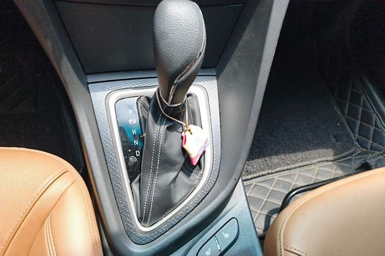 Used Buick Excelle GX 2018 18T Automatic Flagship Model Gear Lever