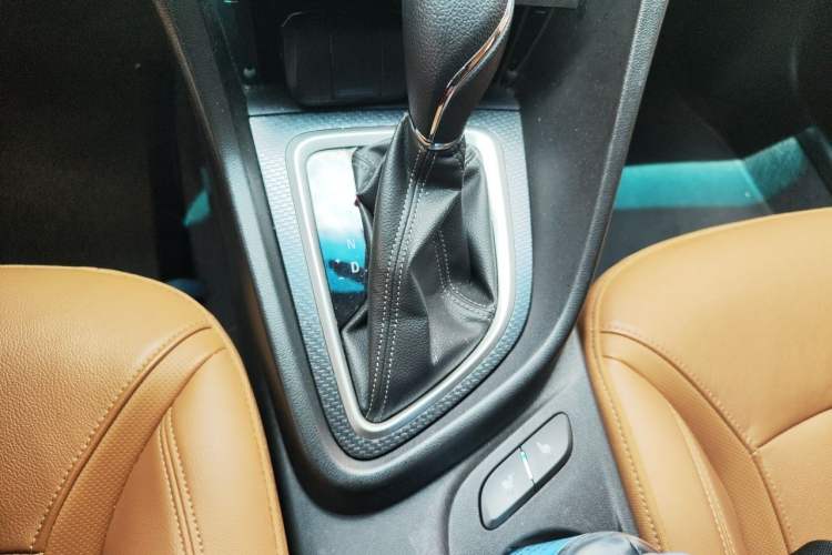 Used Buick Excelle GX 2018 18T Automatic Flagship Model Gear Lever