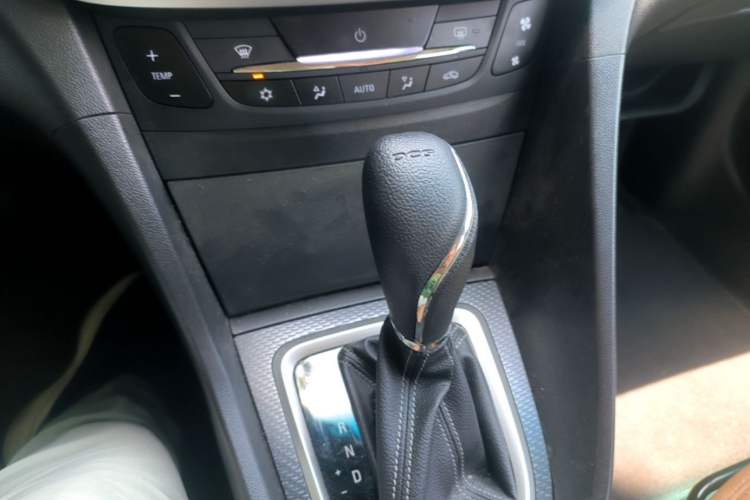 Used Buick Excelle GX 2018 18T Automatic Flagship Model Gear Lever