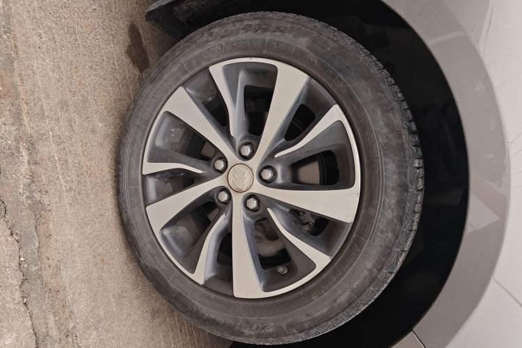 Used Buick Excelle GX 2018 18T Automatic Elite Model Right Front Wheel Hub