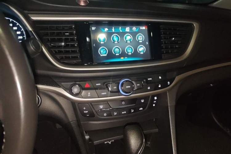 Used Buick Excelle GX 2018 18T Automatic Flagship Model Audio And AC Panel