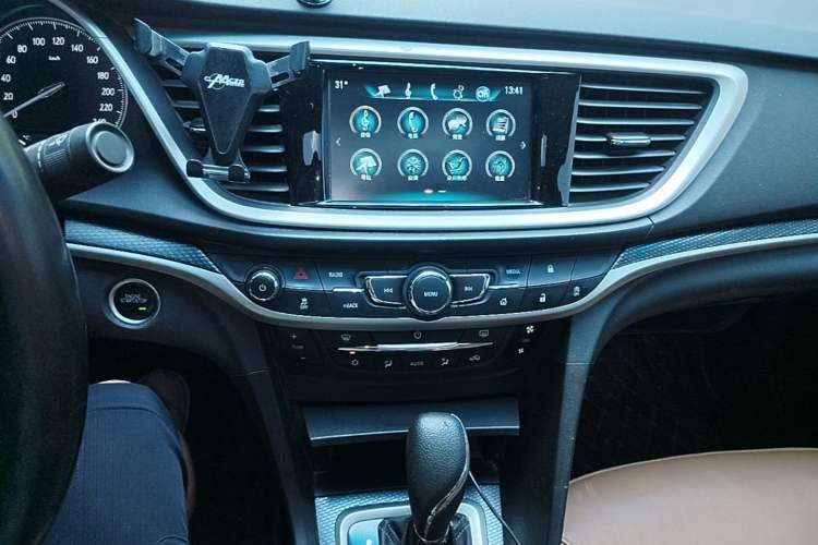 Used Buick Excelle GX 2018 18T Automatic Flagship Model Audio And AC Panel
