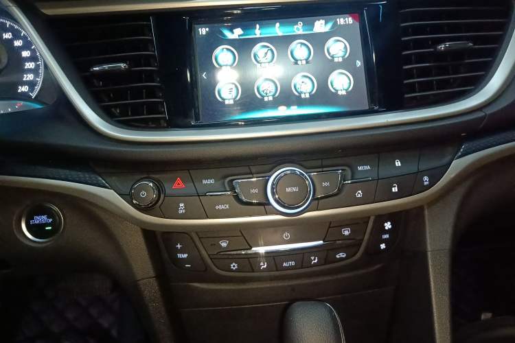 Used Buick Excelle GX 2018 18T Automatic Flagship Model Audio And AC Panel