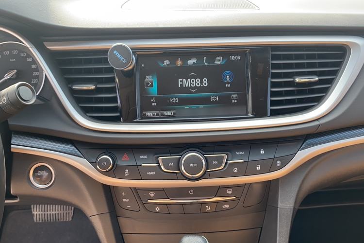 Used Buick Excelle GX 2018 18T Automatic Flagship Model Audio And AC Panel