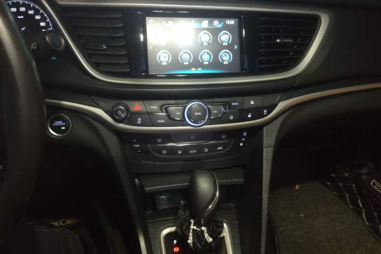 Used Buick Excelle GX 2018 18T Automatic Flagship Model Audio And AC Panel