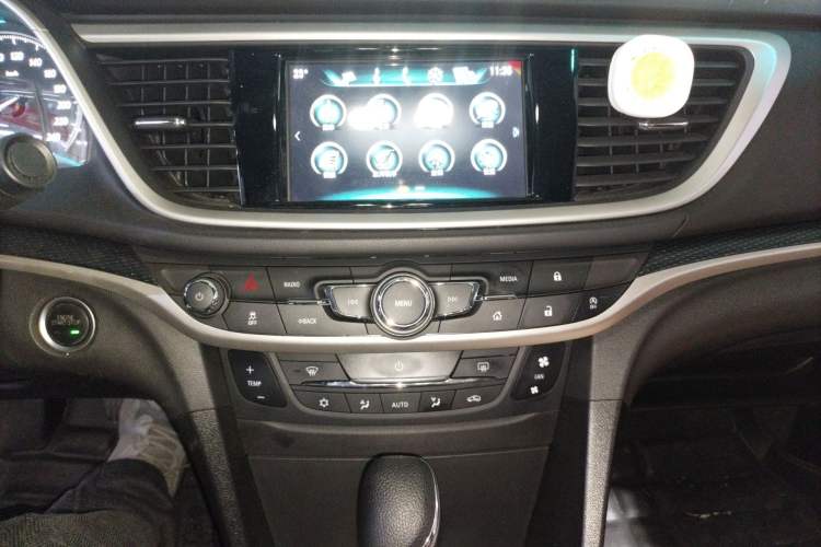 Used Buick Excelle GX 2018 18T Automatic Flagship Model Audio And AC Panel