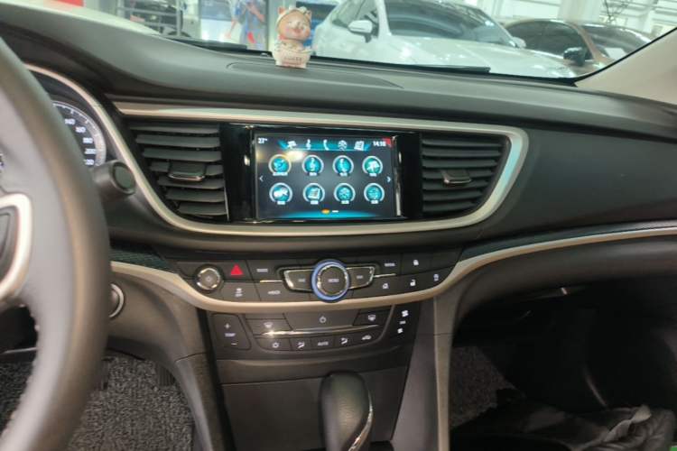 Used Buick Excelle GX 2018 18T Automatic Flagship Model Audio And AC Panel