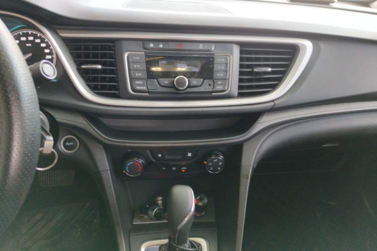 Used Buick Excelle GX 2018 18T Automatic Elite Model Audio And AC Panel