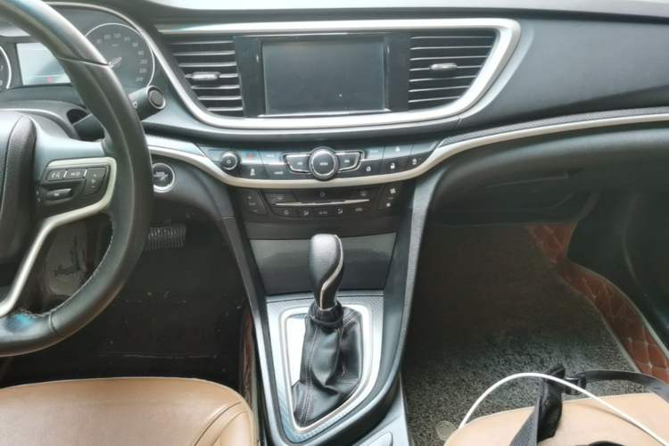 Used Buick Excelle GX 2018 18T Automatic Flagship Model Audio And AC Panel