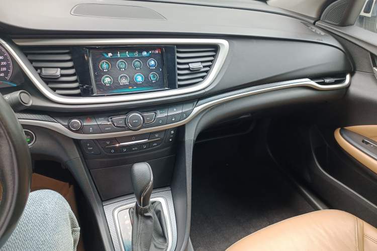 Used Buick Excelle GX 2018 18T Automatic Flagship Model Audio And AC Panel