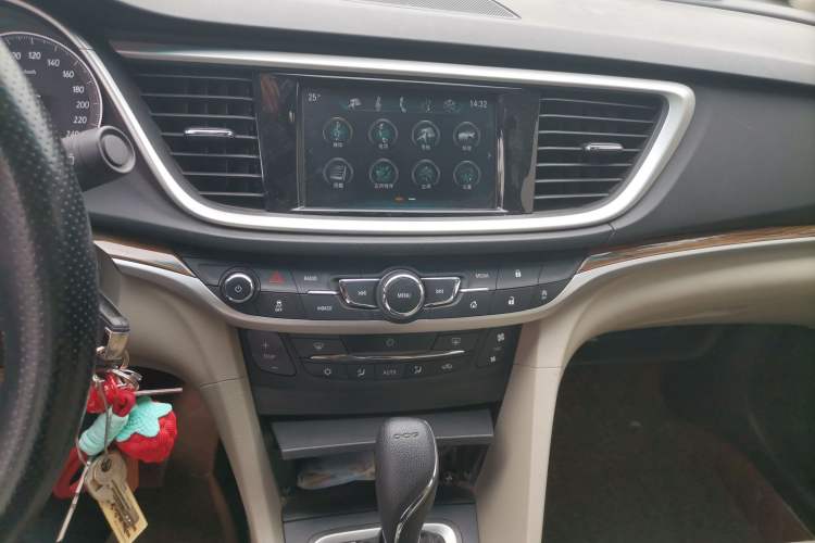 Used Buick Excelle GX 2018 15T Dual-Clutch Elite Model Audio And AC Panel