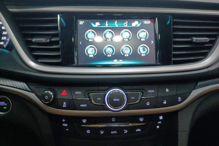 Used Buick Excelle GX 2018 18T Automatic Flagship Model Audio And AC Panel