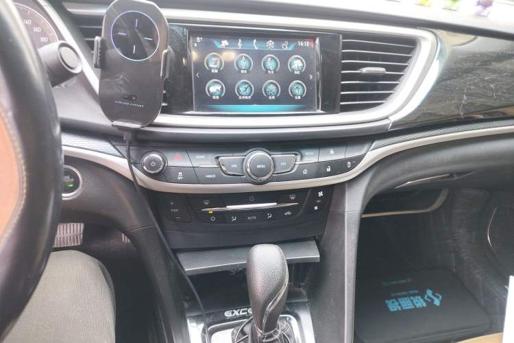 Used Buick Excelle GX 2018 18T Automatic Flagship Model Audio And AC Panel