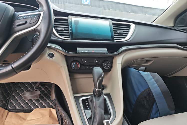 Used Buick Excelle GX 2018 15T Dual-Clutch Elite Model Audio And AC Panel