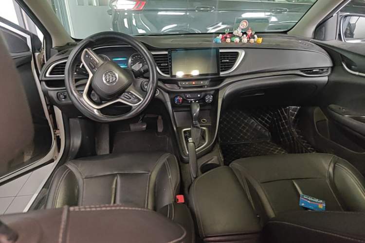 Used Buick Excelle GX 2018 18T Automatic Elite Model Center Console