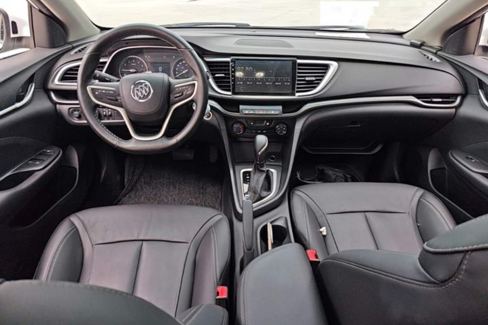 Used Buick Excelle GX 2018 18T Automatic Elite Model Center Console