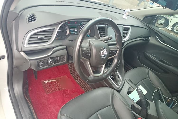 Used Buick Excelle GX 2018 18T Automatic Elite Model Center Console