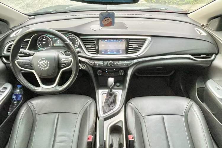 Used Buick Excelle GX 2018 18T Automatic Elite Model Center Console
