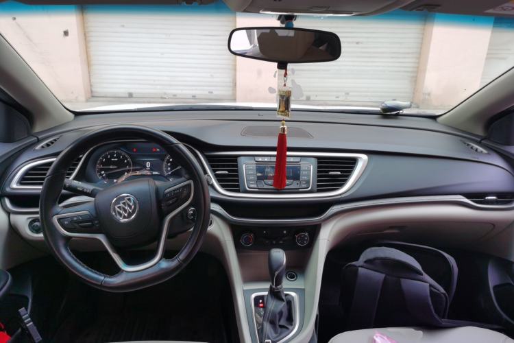 Used Buick Excelle GX 2018 15T Dual-Clutch Elite Model Center Console