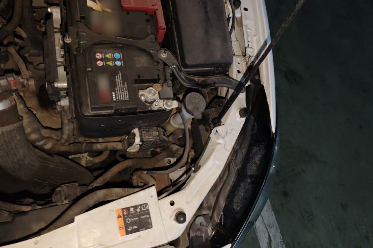 Used Buick Excelle GX 2018 18T Automatic Flagship Model Engine Bay Left