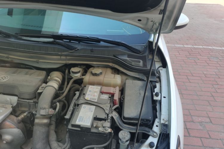 Used Buick Excelle GX 2018 18T Automatic Flagship Model Engine Bay Left