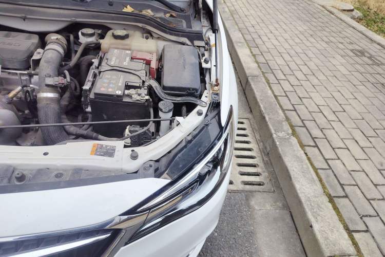 Used Buick Excelle GX 2018 18T Automatic Flagship Model Engine Bay Left